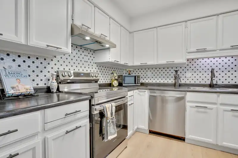 310 33490 COTTAGE LANE - photo 1 of 27