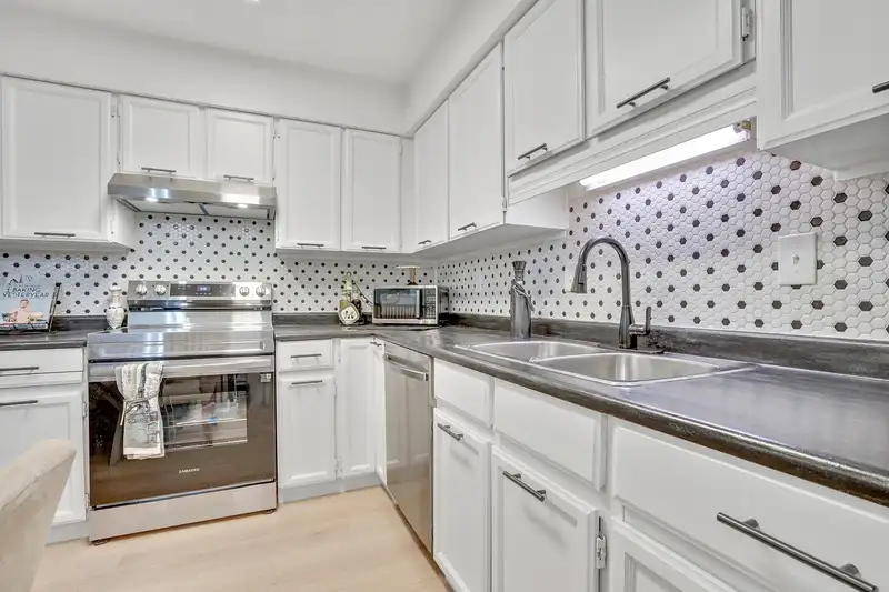 310 33490 COTTAGE LANE - photo 4 of 27