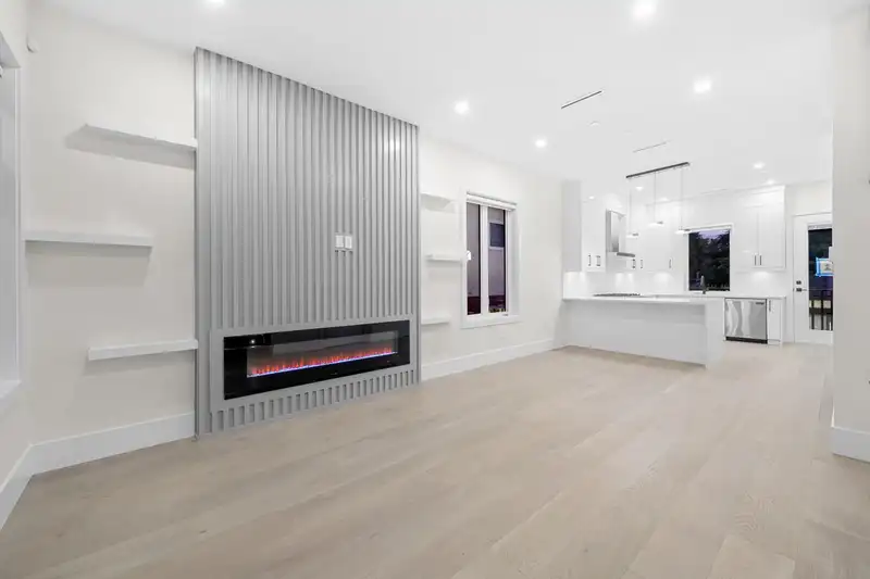 2888 E 54TH AVENUE - photo 2 of 40