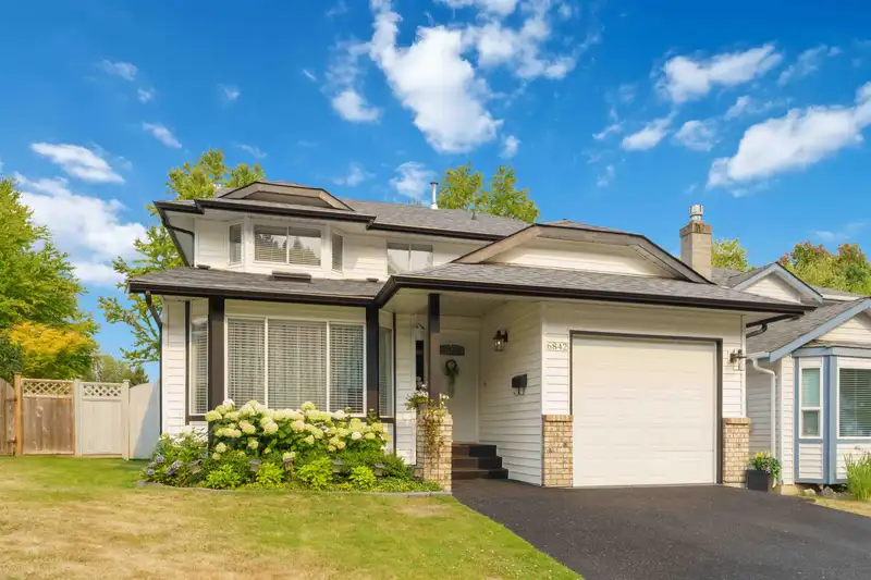 6842 137A STREET - photo 2 of 30