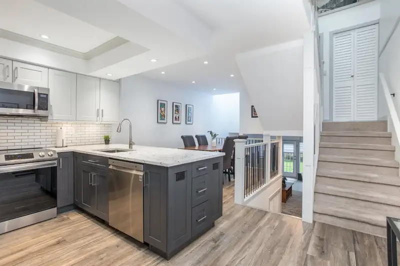 116 100 LAVAL STREET - photo 4 of 31