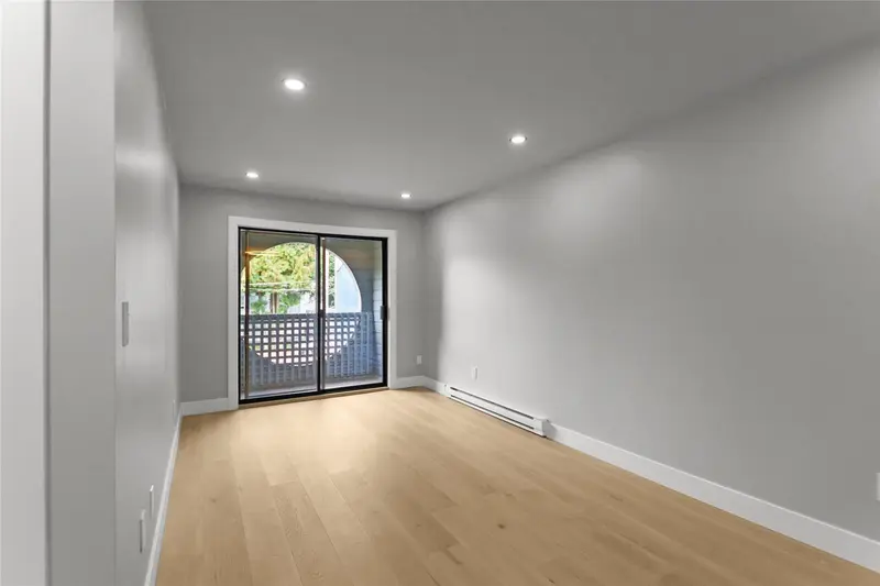 201 1948 COQUITLAM AVENUE - photo 4 of 15