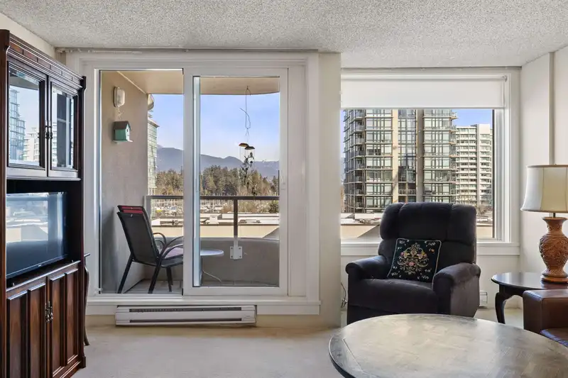 502 1845 ROBSON STREET - photo 2 of 27
