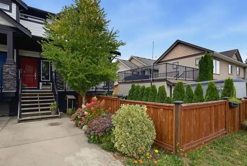 33367 5TH AVENUE - photo 1 of 39
