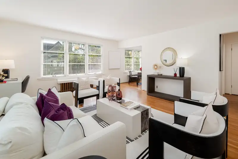 307 1565 BURNABY STREET - photo 2 of 19