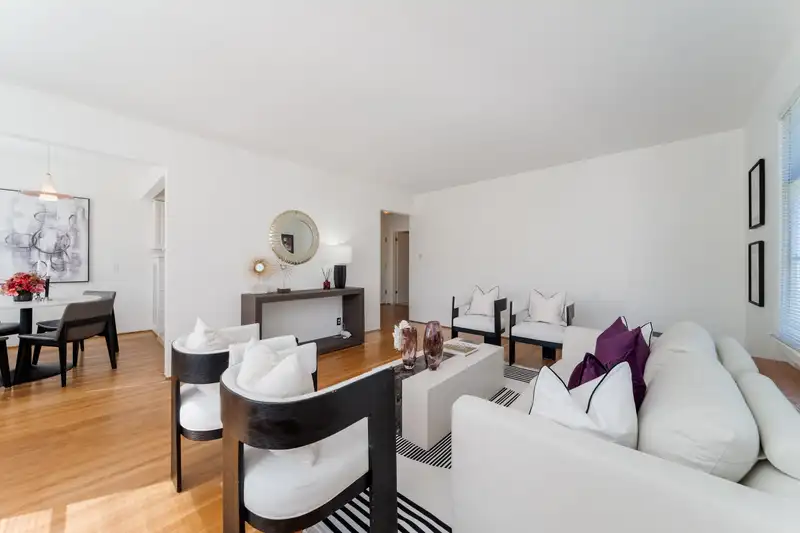 307 1565 BURNABY STREET - photo 4 of 19