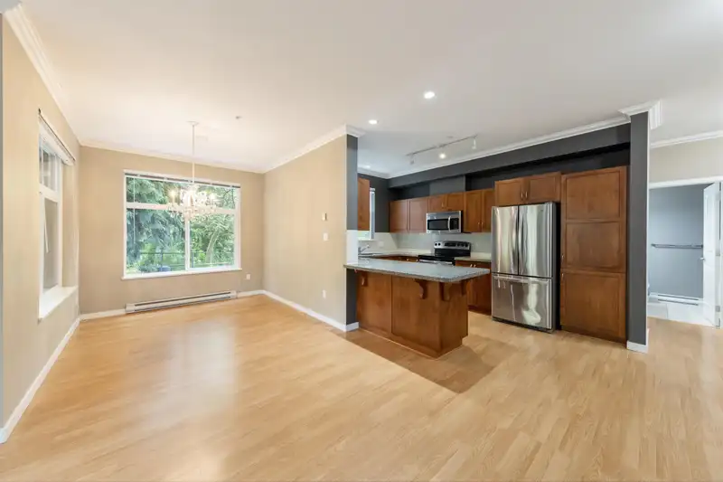 107 33338 E BOURQUIN CRESCENT - photo 4 of 35