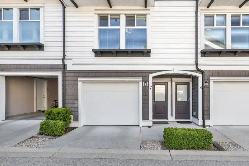 7 14271 60 AVENUE - photo 4 of 26