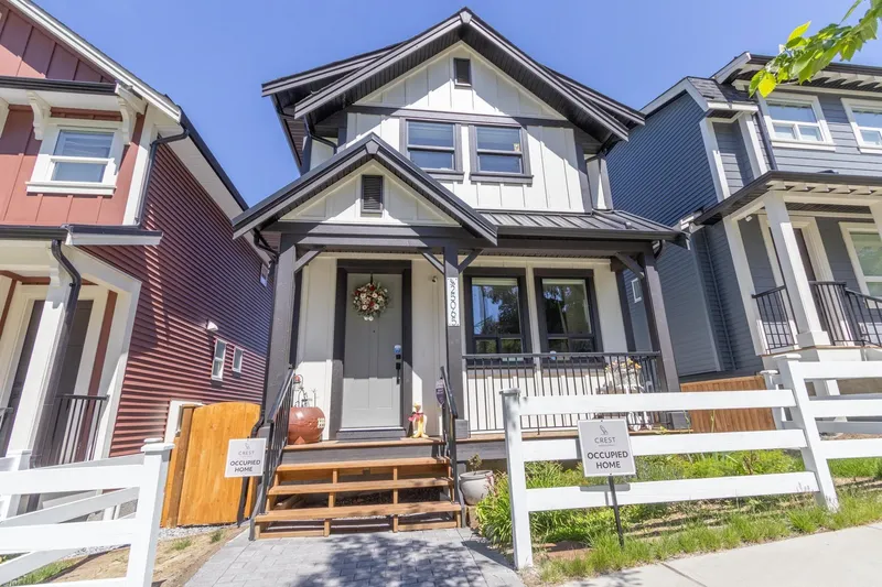 25065 112 AVENUE - photo 1 of 25