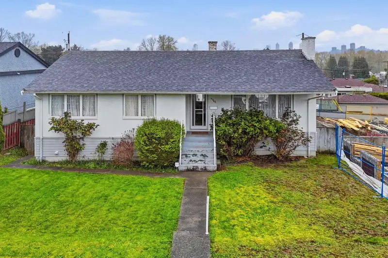 4465 PRICE CRESCENT - photo 1 of 11