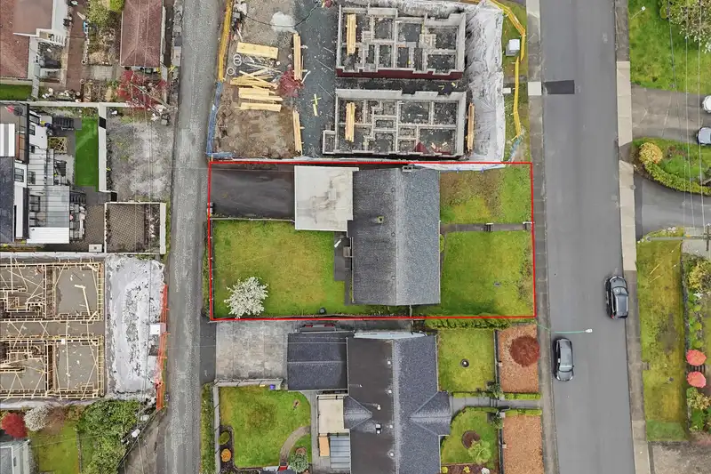 4465 PRICE CRESCENT - photo 4 of 11