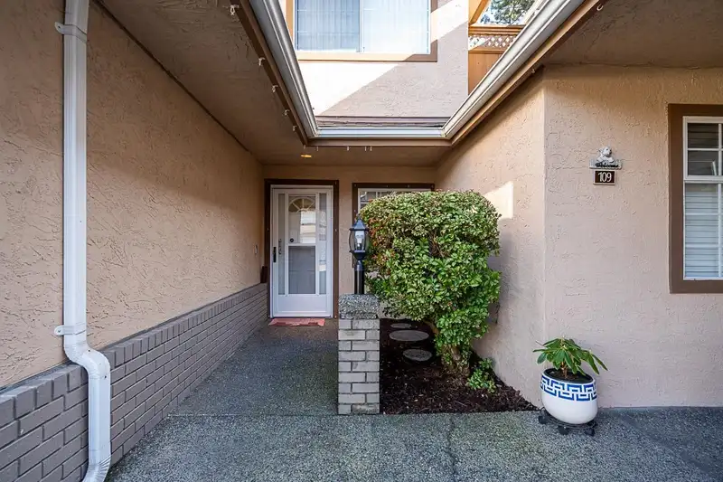 110 14861 98 AVENUE - photo 4 of 36