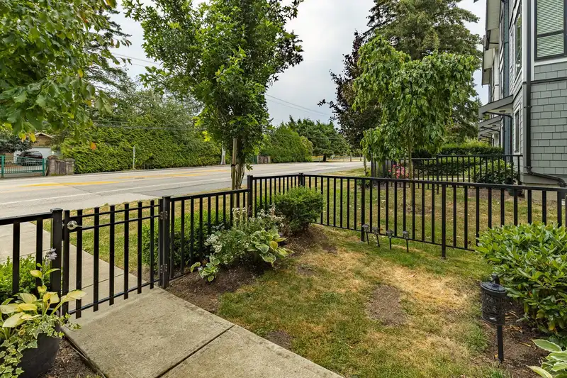 19 16760 25 AVENUE - photo 4 of 36