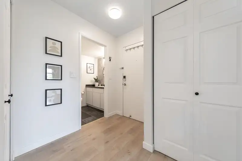 306 225 MOWAT STREET - photo 2 of 26
