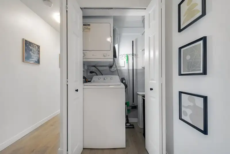 306 225 MOWAT STREET - photo 4 of 26
