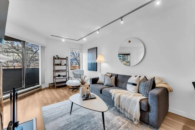 407 1476 W 10TH AVENUE - photo 4 of 25