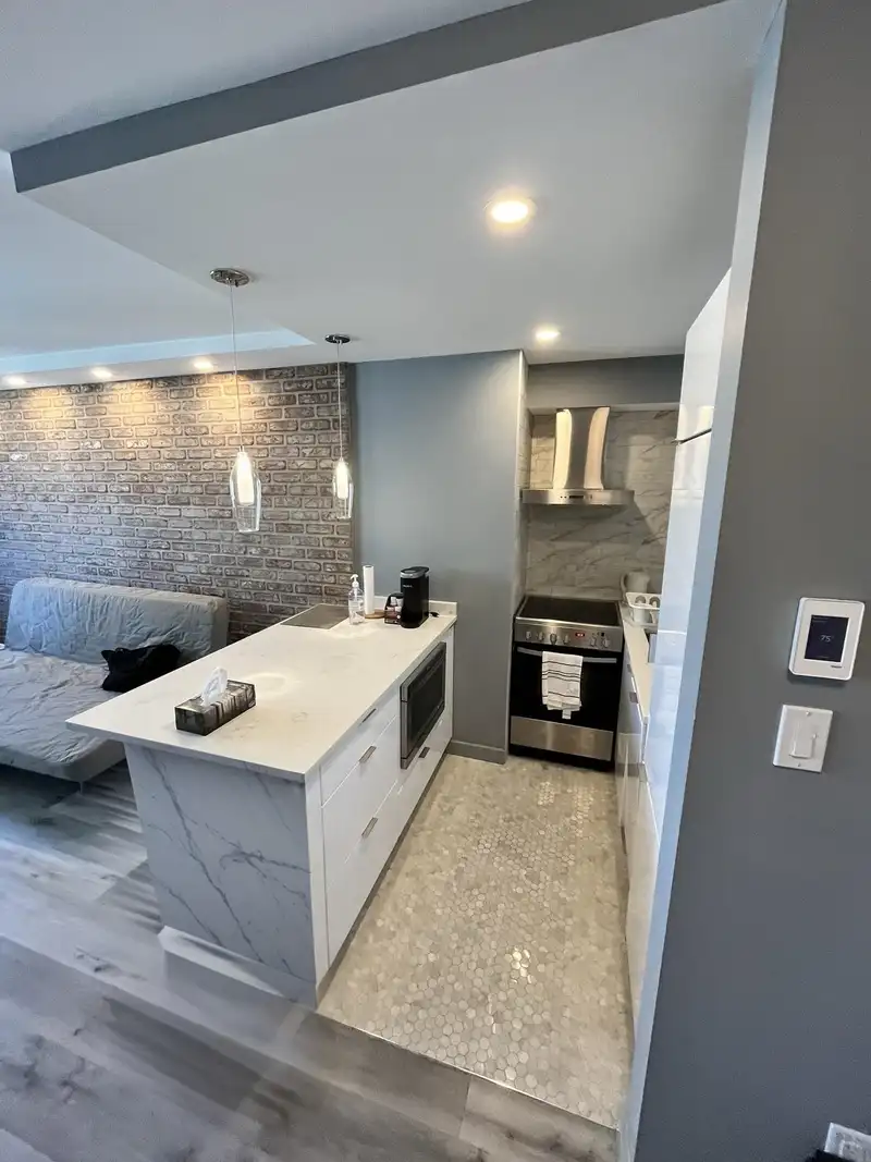 905 1250 BURNABY STREET - photo 1 of 35