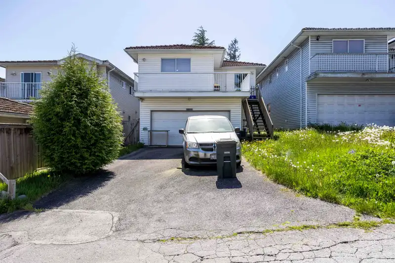 6033 SPROTT STREET - photo 1 of 8