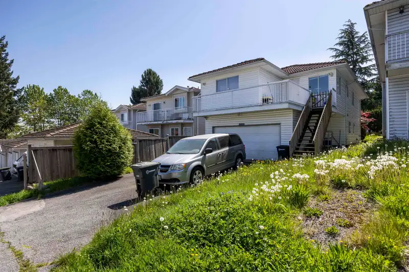 6033 SPROTT STREET - photo 4 of 8