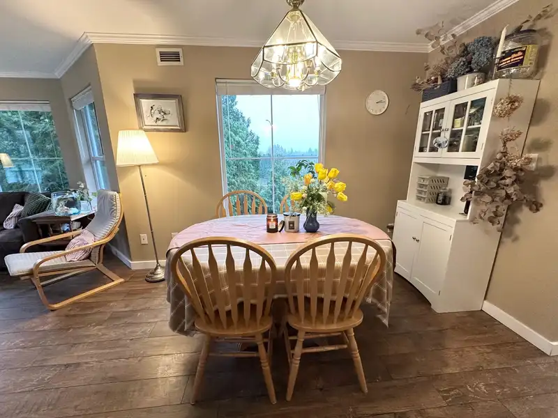 306 15160 108 AVENUE - photo 2 of 21