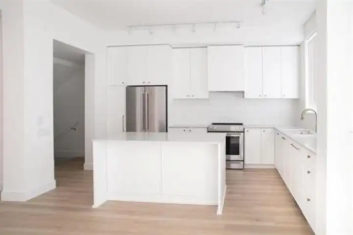 189 1331 OLMSTED STREET - photo 2 of 18