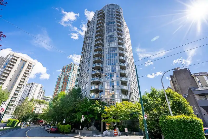 1505 1050 SMITHE STREET - photo 1 of 39