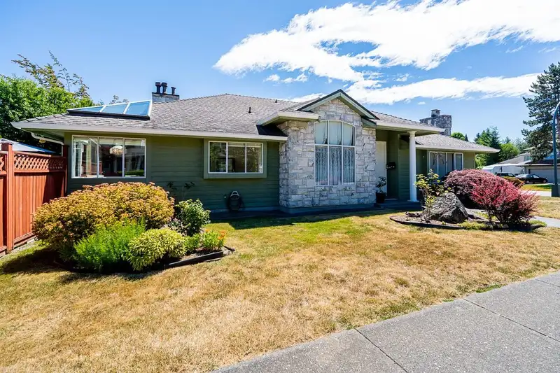 2112 124 STREET - photo 1 of 36