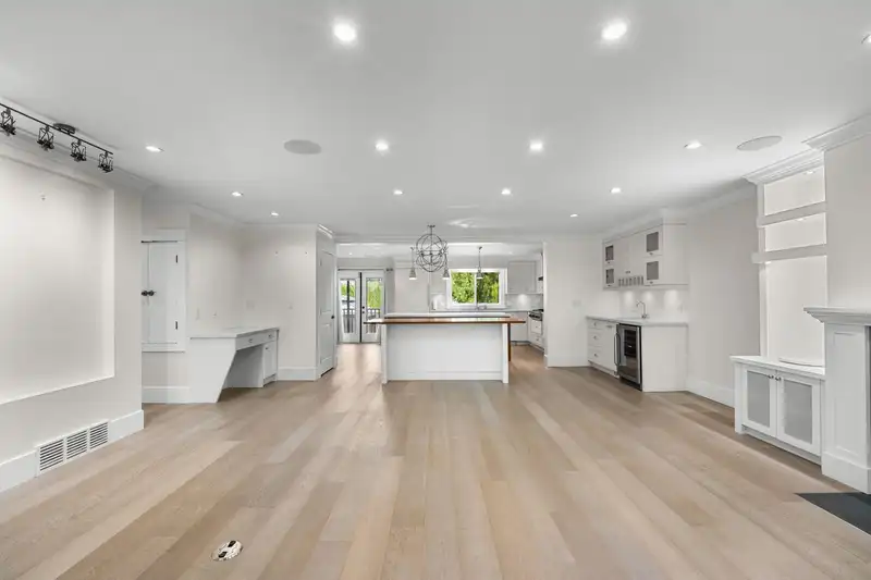 1660 CHARLAND AVENUE - photo 4 of 38