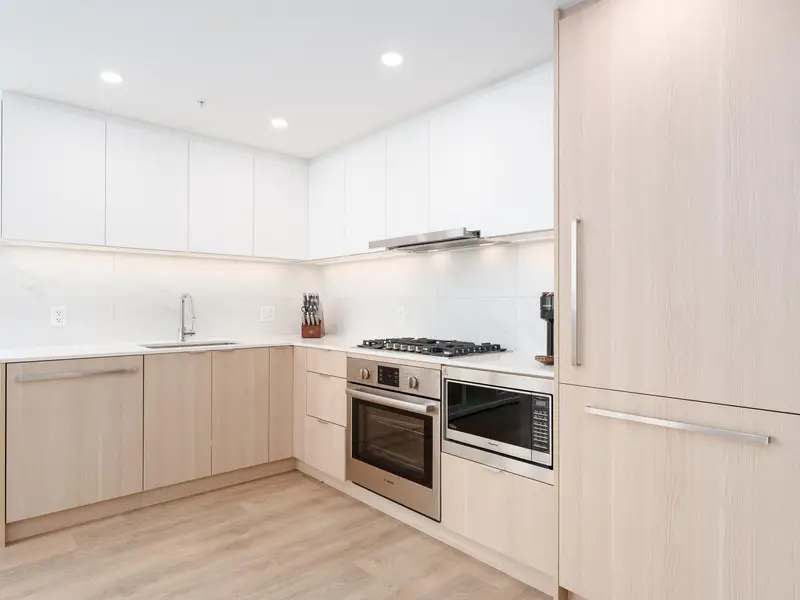 1809 318 ALDERSON AVENUE - photo 4 of 25