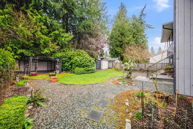 4501 206 STREET - photo 4 of 37