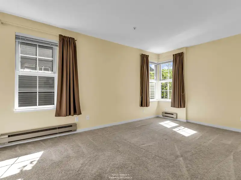 204 876 W 16TH AVENUE - photo 2 of 39