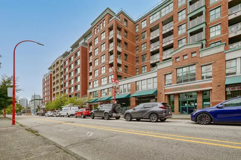 516 221 UNION STREET - photo 1 of 30