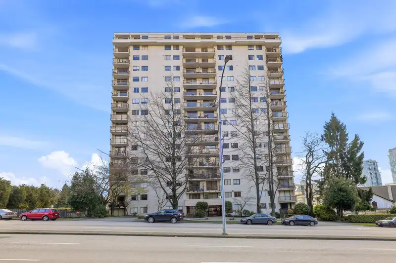 405 320 ROYAL AVENUE - photo 1 of 25