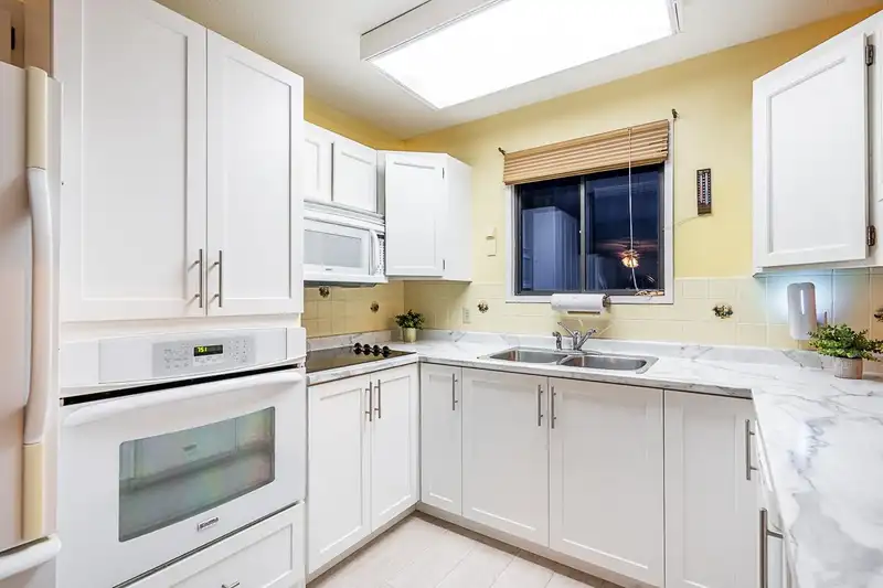 208 27111 0 AVENUE - photo 2 of 21
