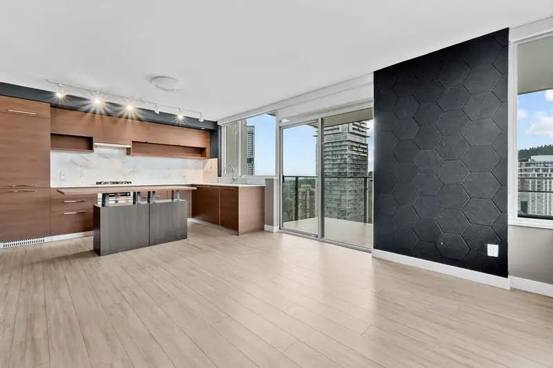 2404 570 EMERSON STREET - photo 2 of 24