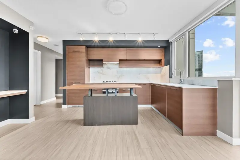 2404 570 EMERSON STREET - photo 3 of 24