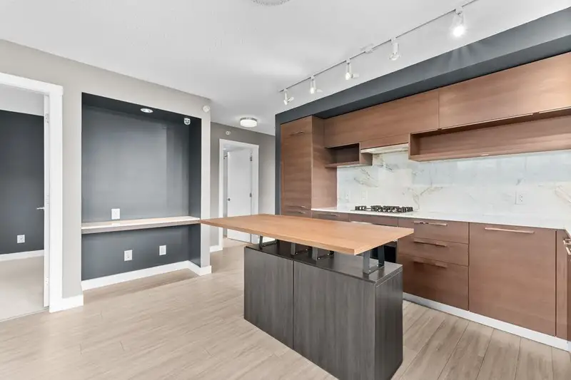 2404 570 EMERSON STREET - photo 4 of 24