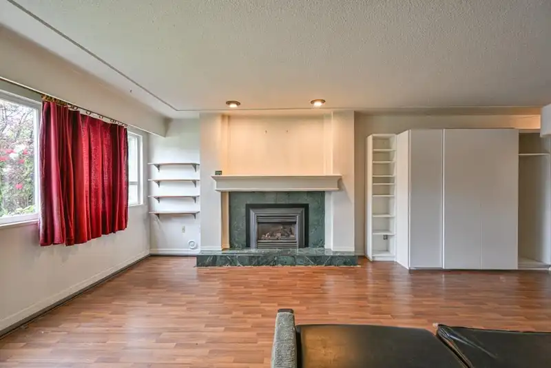 7740 ALLMAN STREET - photo 4 of 37
