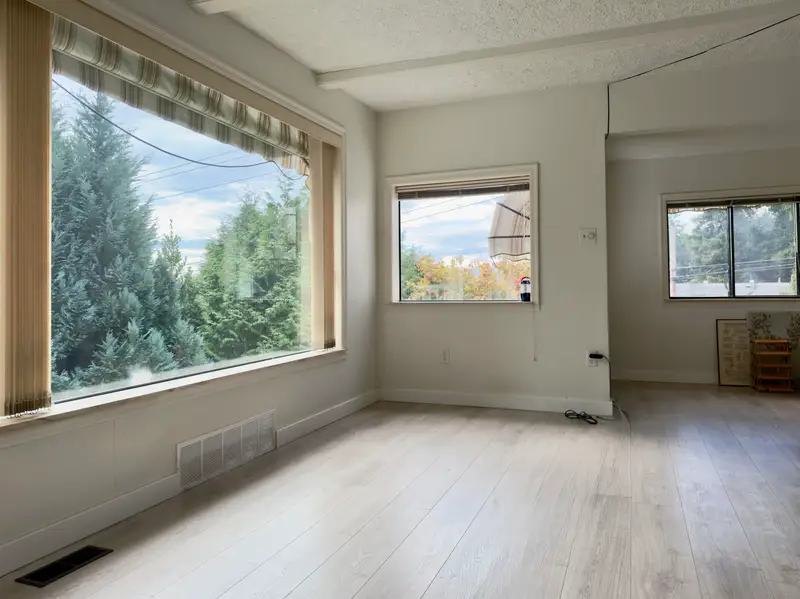 1352 OXFORD STREET - photo 4 of 25