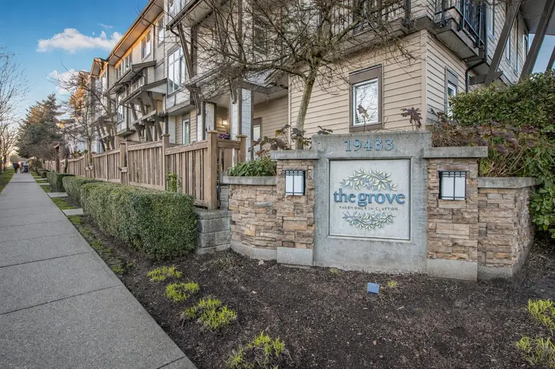 98 19433 68 AVENUE - photo 1 of 25