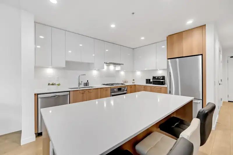 303 715 W 15 STREET STREET - photo 2 of 14