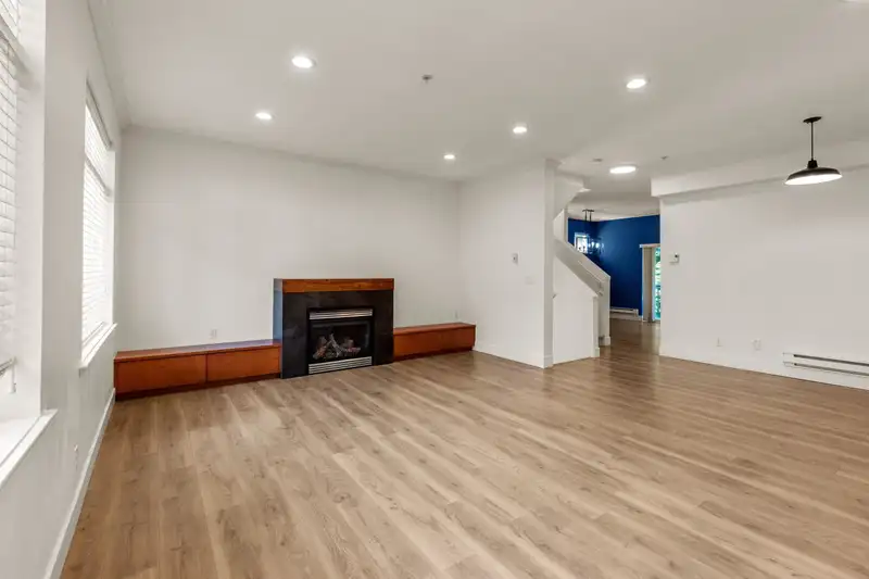 31 19932 70 AVENUE - photo 3 of 27