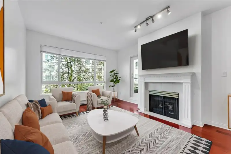 219 5735 HAMPTON PLACE - photo 2 of 21