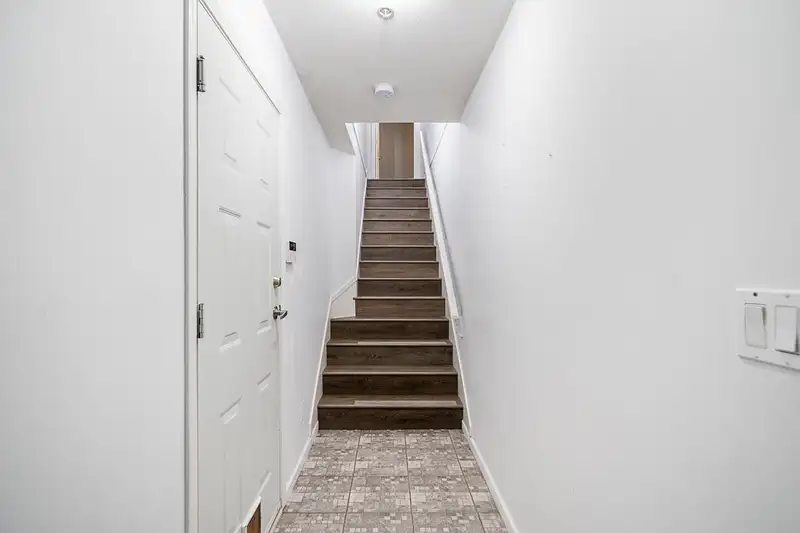 3 1010 EWEN AVENUE - photo 2 of 29