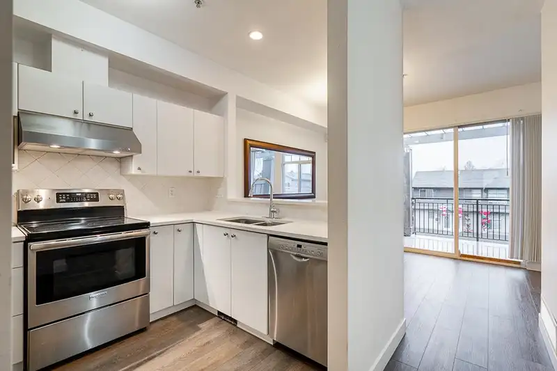 3 1010 EWEN AVENUE - photo 3 of 29