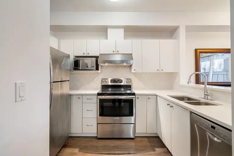 3 1010 EWEN AVENUE - photo 4 of 29