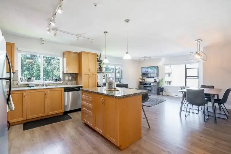 316 2955 DIAMOND CRESCENT - photo 1 of 24