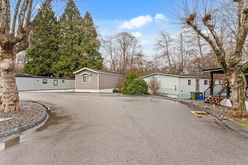 69 8220 KING GEORGE BOULEVARD - photo 1 of 25