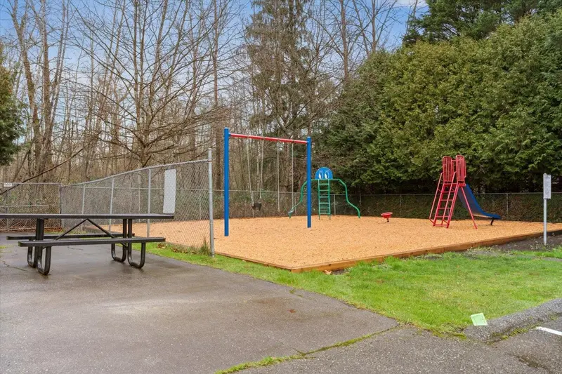 69 8220 KING GEORGE BOULEVARD - photo 3 of 25