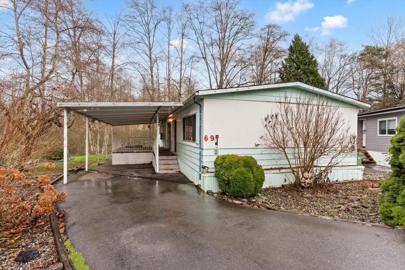 69 8220 KING GEORGE BOULEVARD - photo 4 of 25